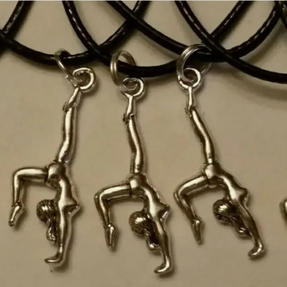 GYMNASTS GYMNASTICS Party Favors Necklaces 10